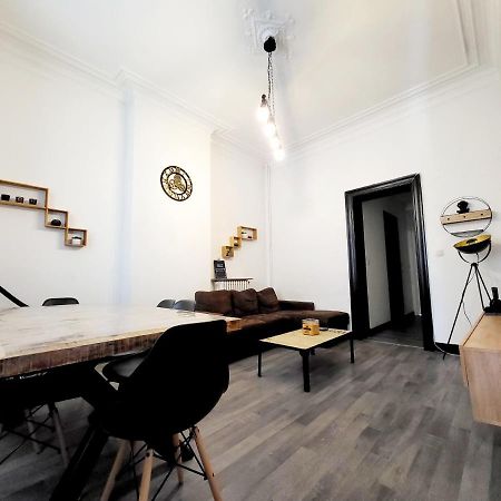 Private Room In Center Of شارلروا المظهر الخارجي الصورة