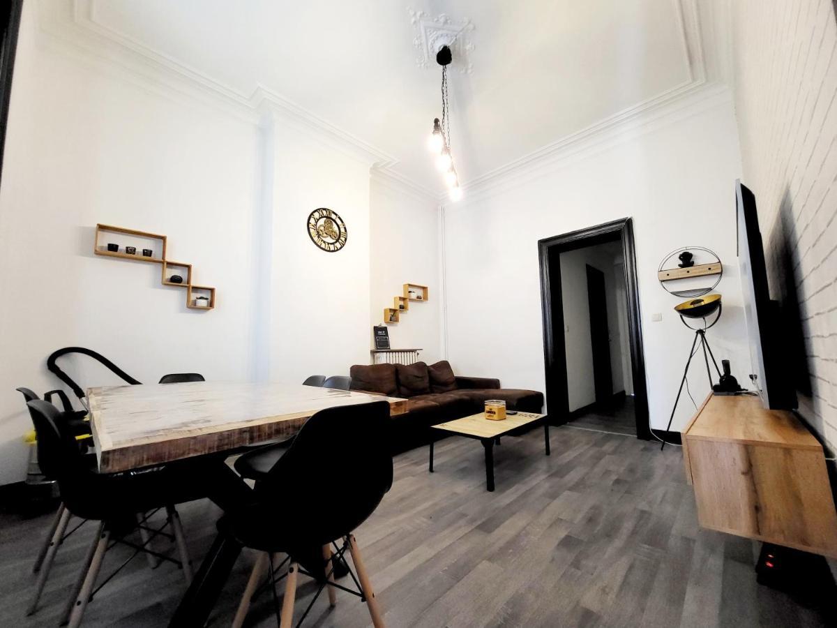 Private Room In Center Of شارلروا المظهر الخارجي الصورة