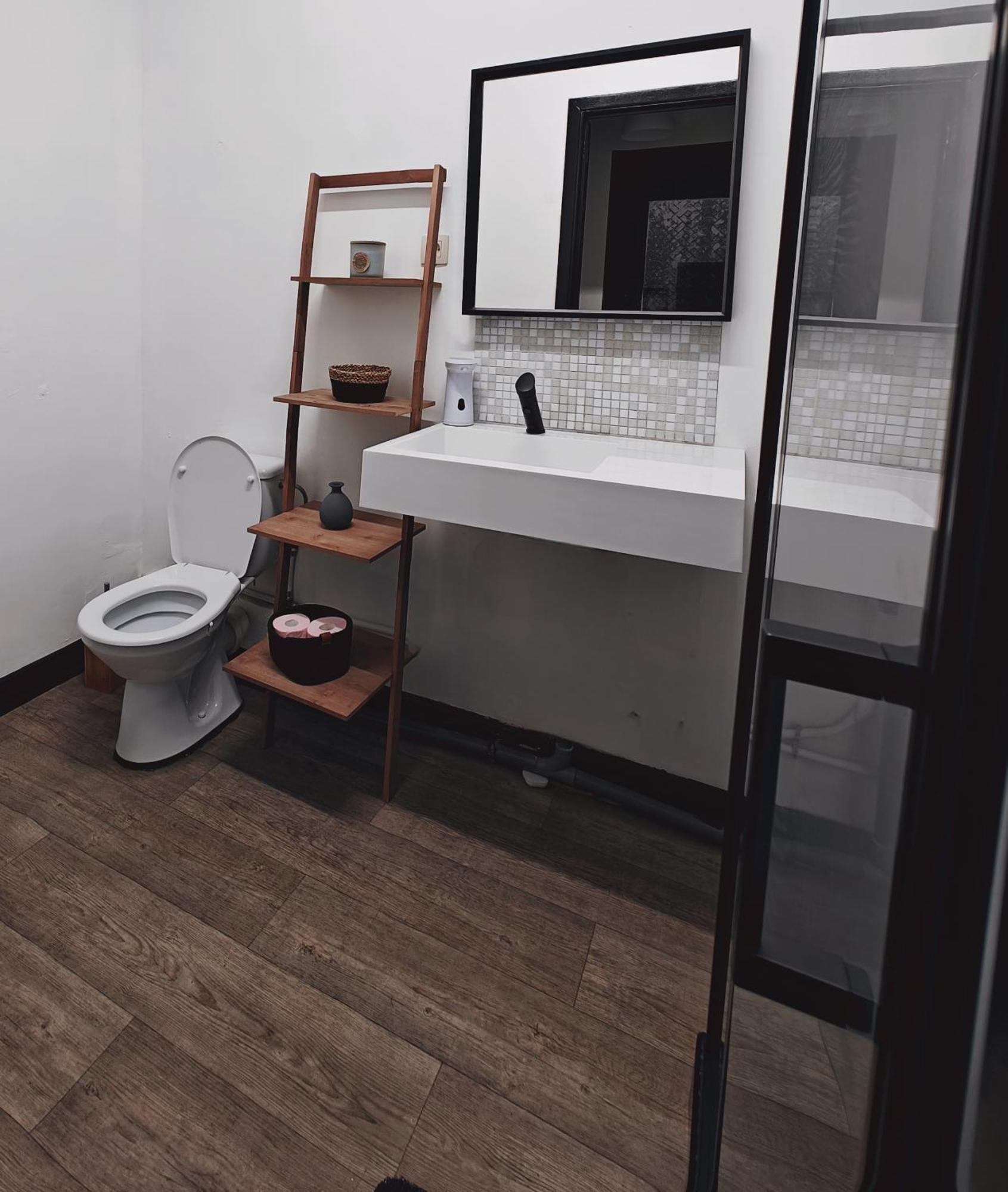 Private Room In Center Of شارلروا المظهر الخارجي الصورة